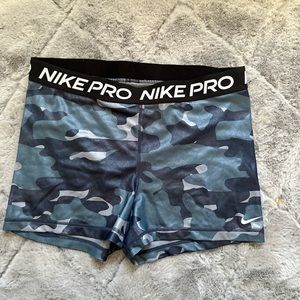 Nike shorts| Nike pro blue camo athletic shorts size large